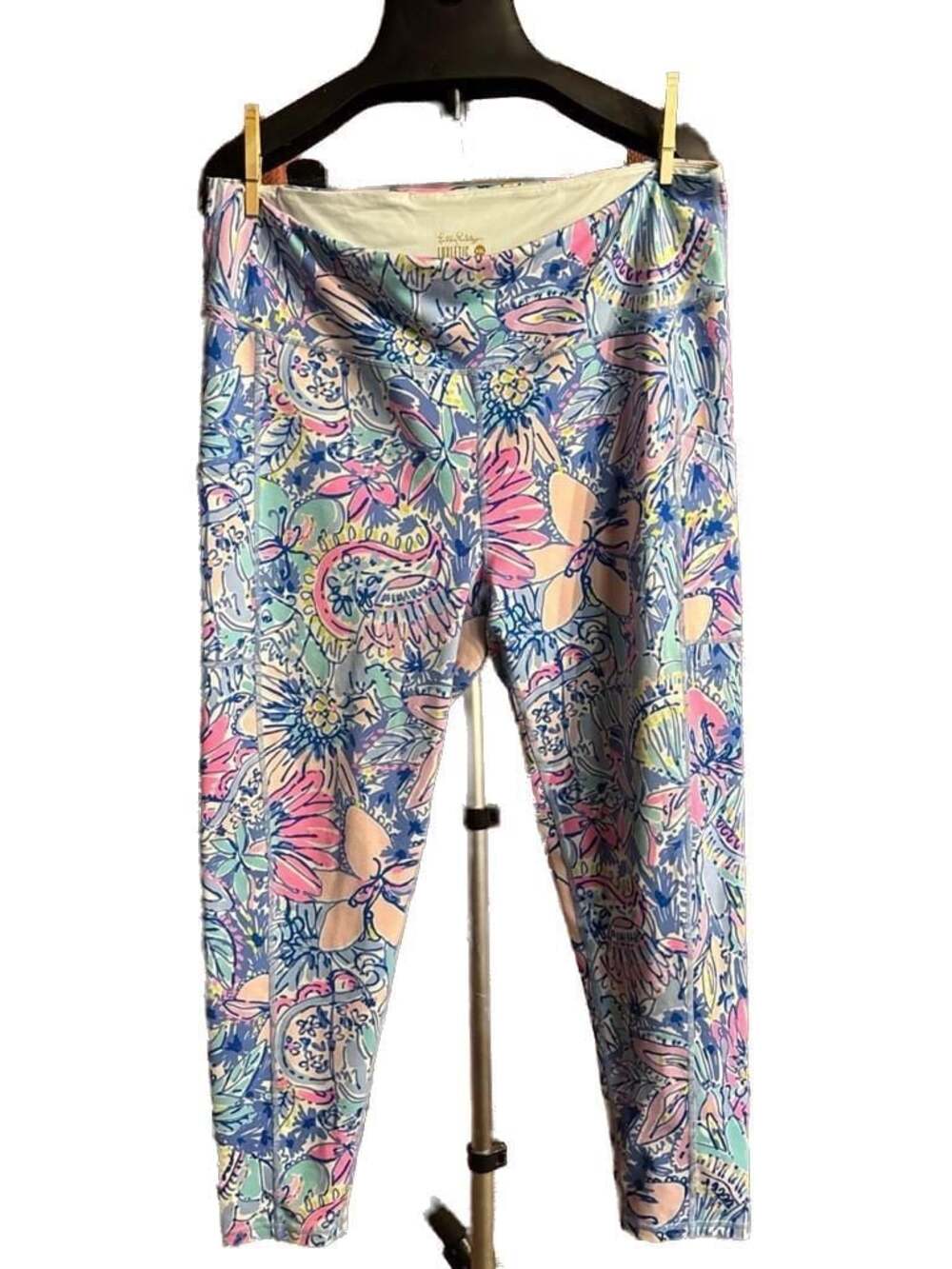 Lilly Pulitzer Luxletic Weekender High Rise Crop Leggings in Got Your Back XXL